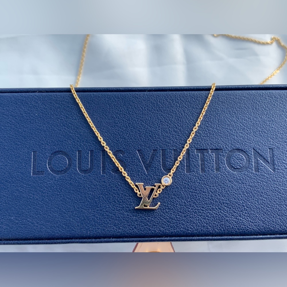 Louis Vuitton 18K Yellow Gold Idylle Blossom LV Necklace Chain Pendant